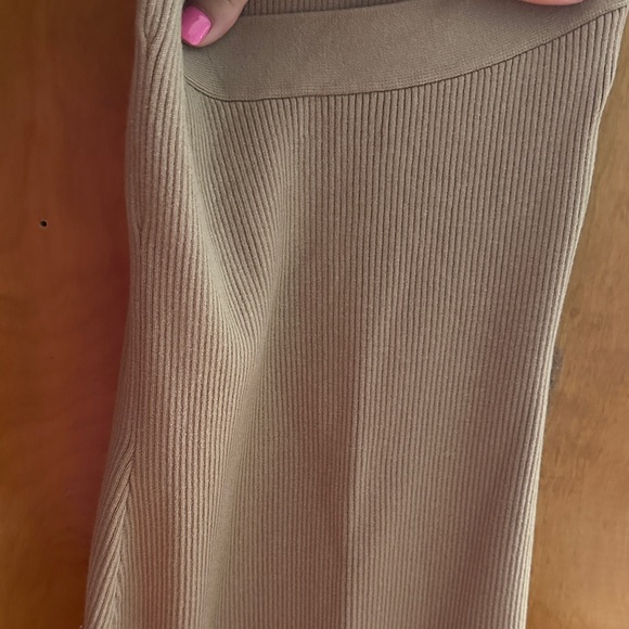 Aritzia Wilfred Bodycon light brown dress - Picture 7 of 12